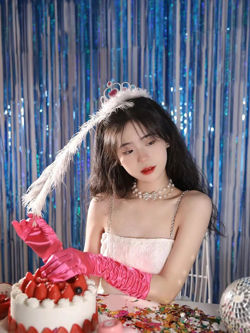 The Birthday Party for Influencers with Crinkle Gloves Photoshoot
