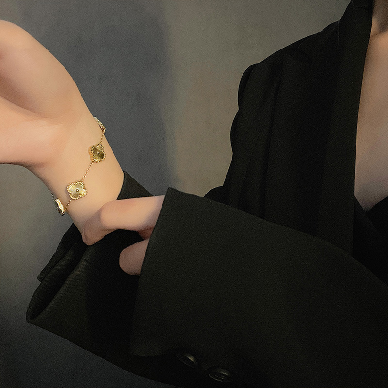Light luxury and high-end four-leaf clover bracelet