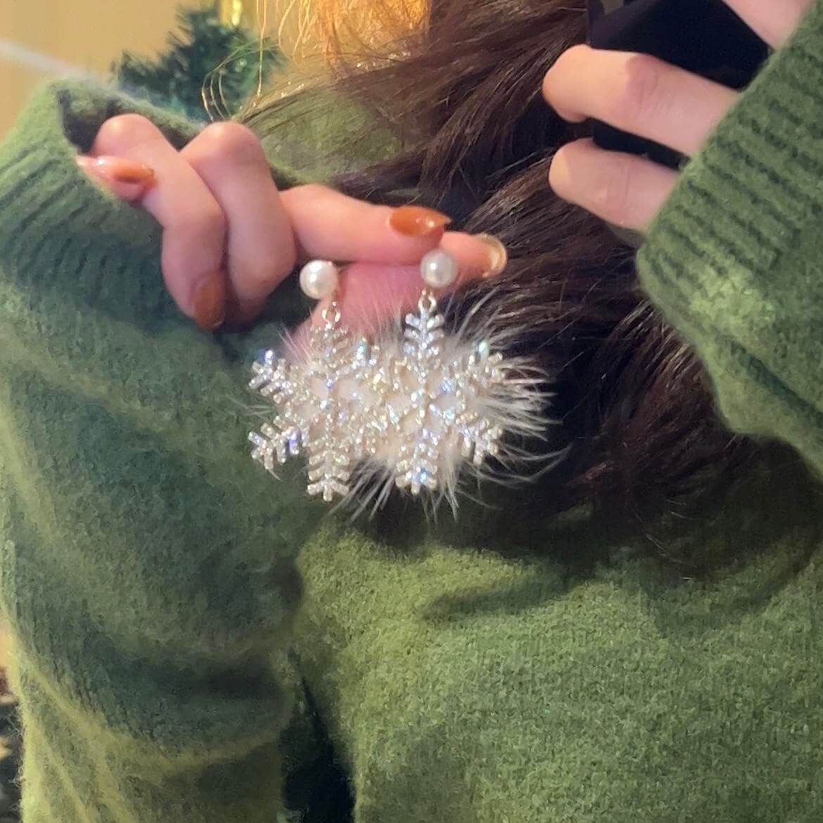毛絨雪花顯臉小聖誕元素耳環